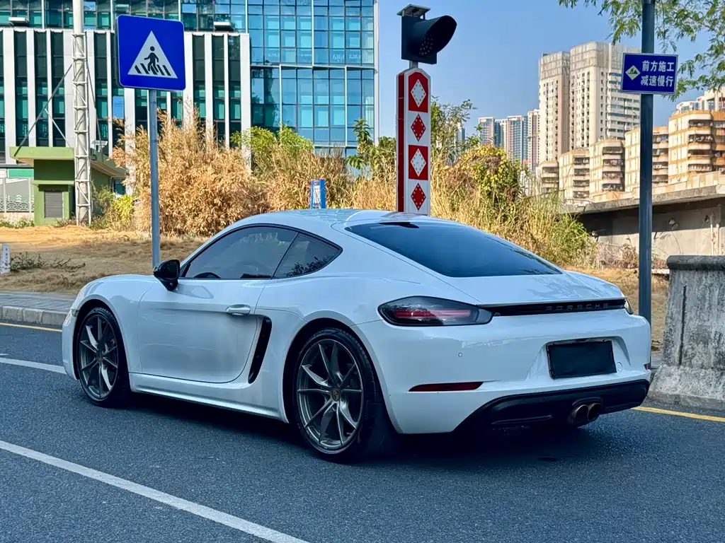 PORSCHE 718