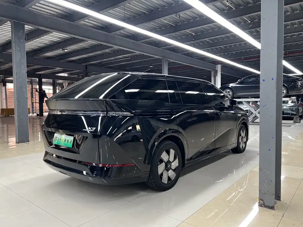 XPeng X9 — миниатюра 6