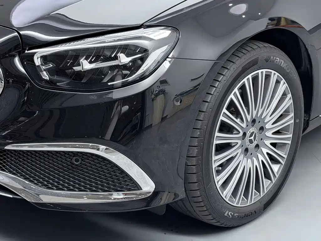Mercedes-Benz E-Class — миниатюра 13