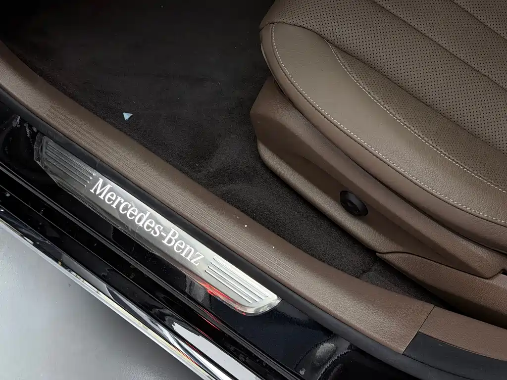 Mercedes-Benz E-Class — миниатюра 32