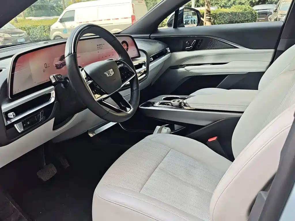 Cadillac Lyriq — миниатюра 5
