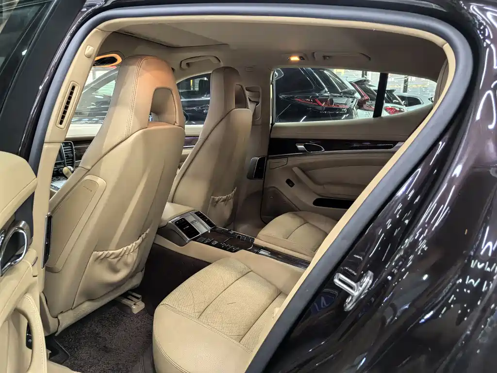 Porsche Panamera 2010 Panamera 4 3.6L