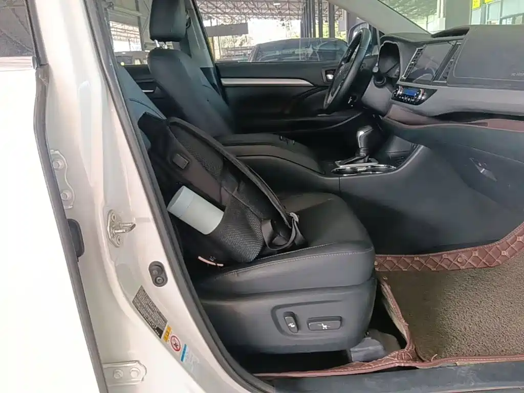 Toyota Highlander — миниатюра 25