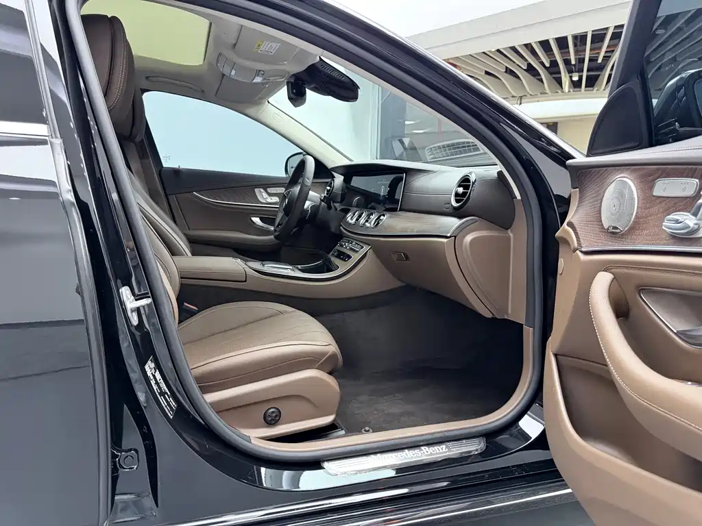 Mercedes-Benz E-Class — миниатюра 29