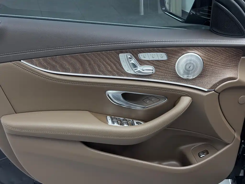 Mercedes-Benz E-Class — миниатюра 33