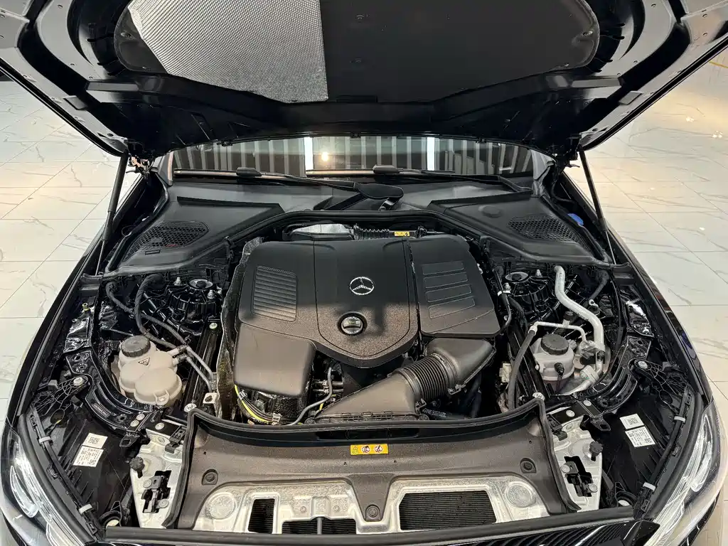 Mercedes-Benz E-Class — миниатюра 16