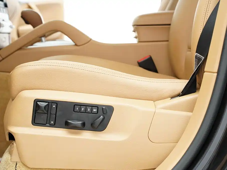 Porsche Cayenne — миниатюра 7