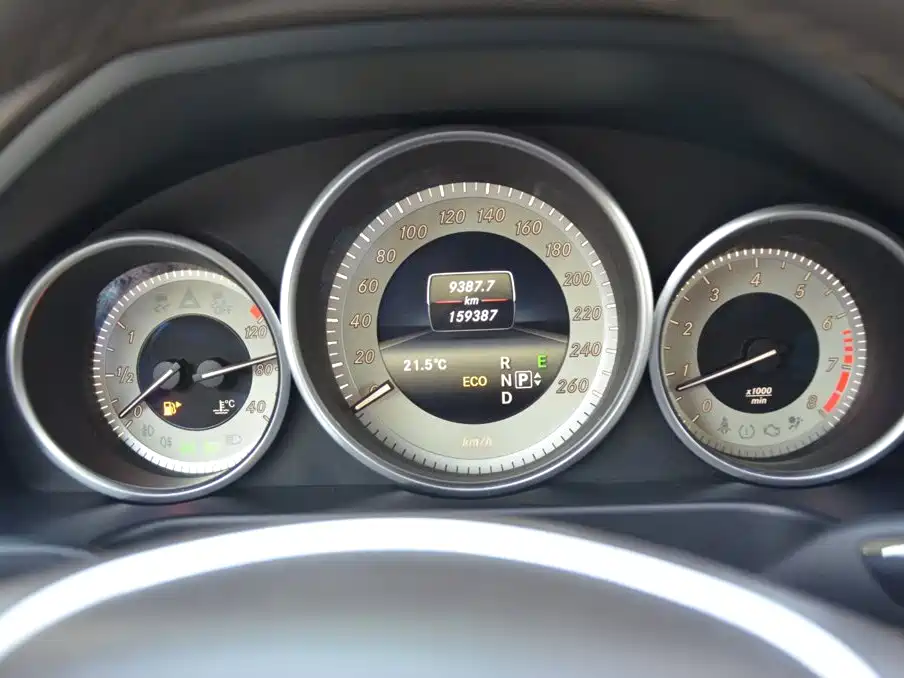 Mercedes-Benz E-Class — миниатюра 12