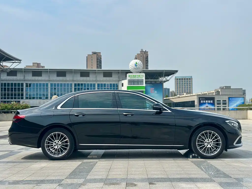 Mercedes-Benz E-Class — миниатюра 11