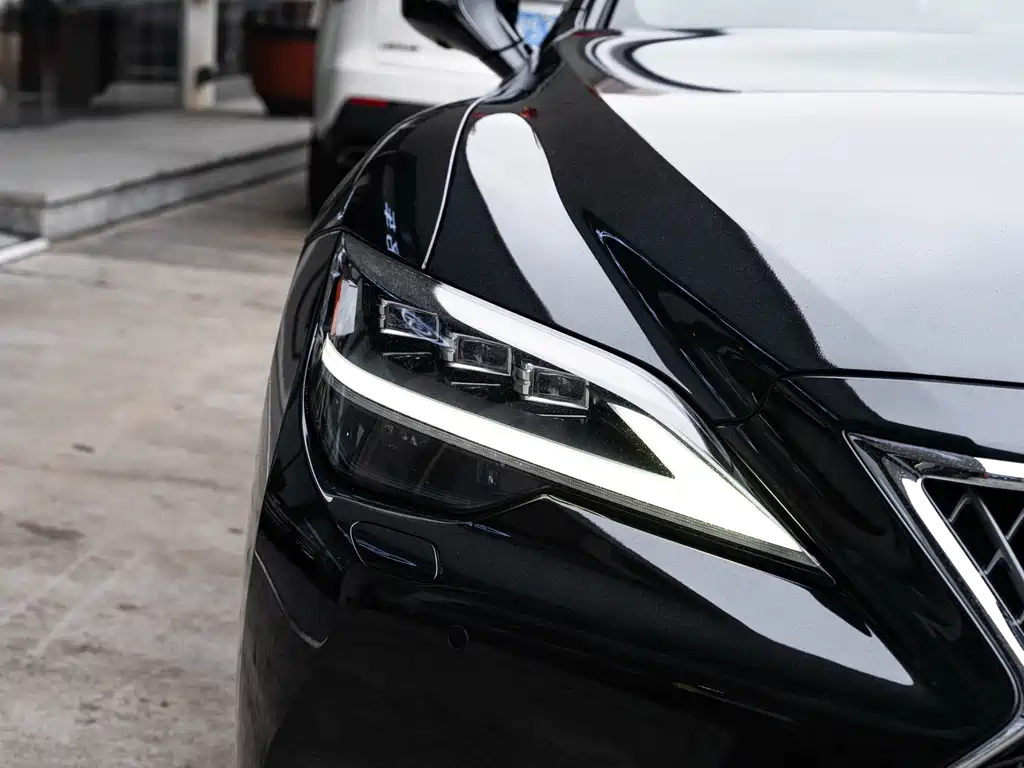 Lexus LS — миниатюра 6