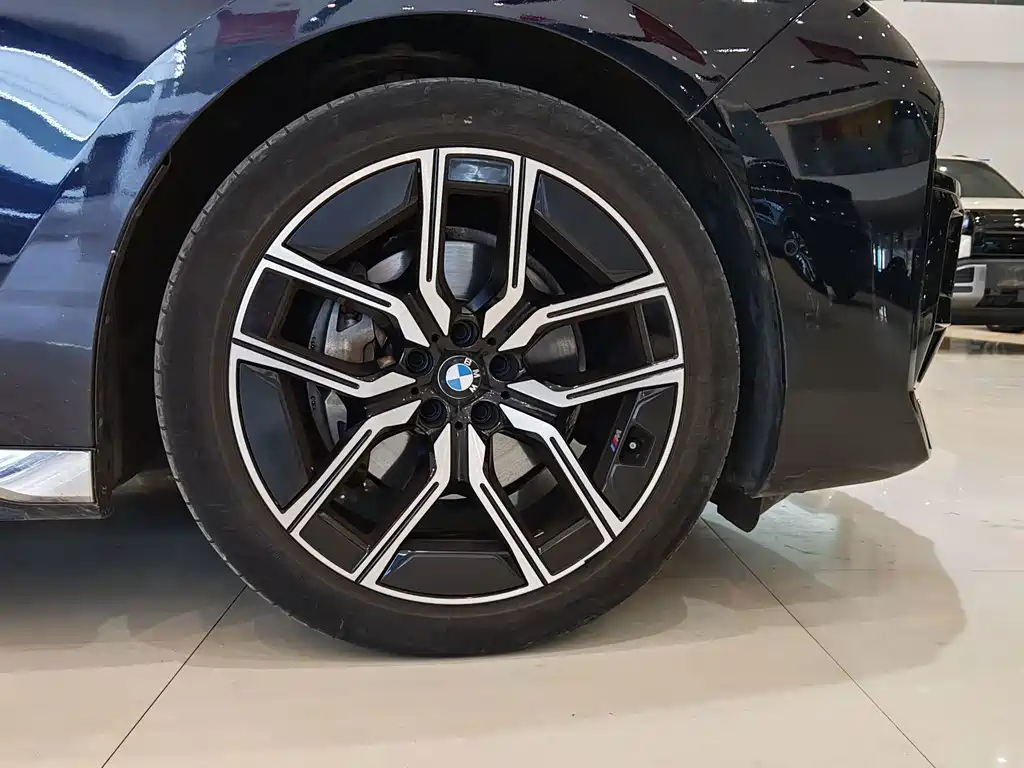 BMW 7 Series — миниатюра 6