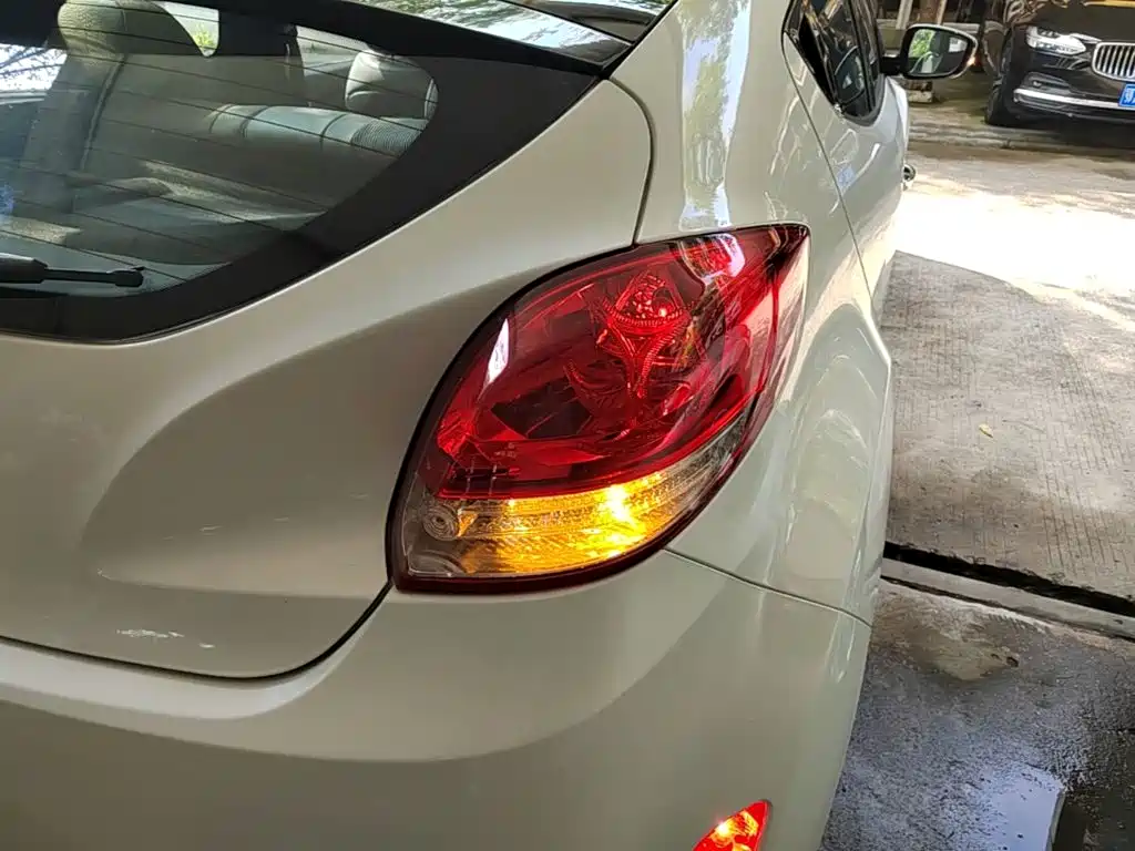 Hyundai Veloster — миниатюра 8
