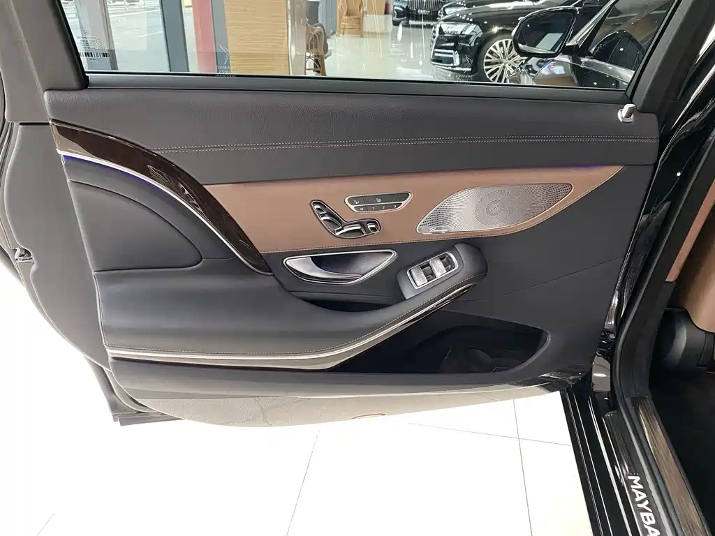 Mercedes-Benz S-Class — миниатюра 13