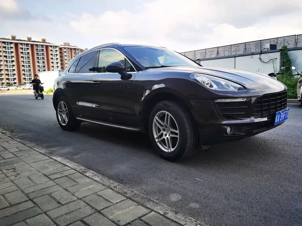 Porsche Macan — миниатюра 3