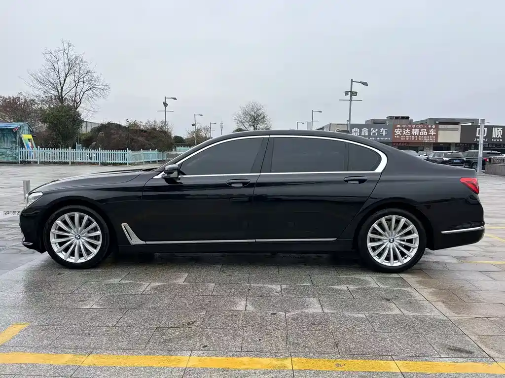 BMW 7 SERIES