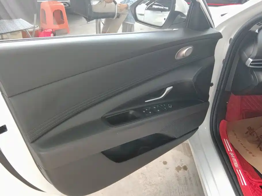 Hyundai Elantra — миниатюра 7
