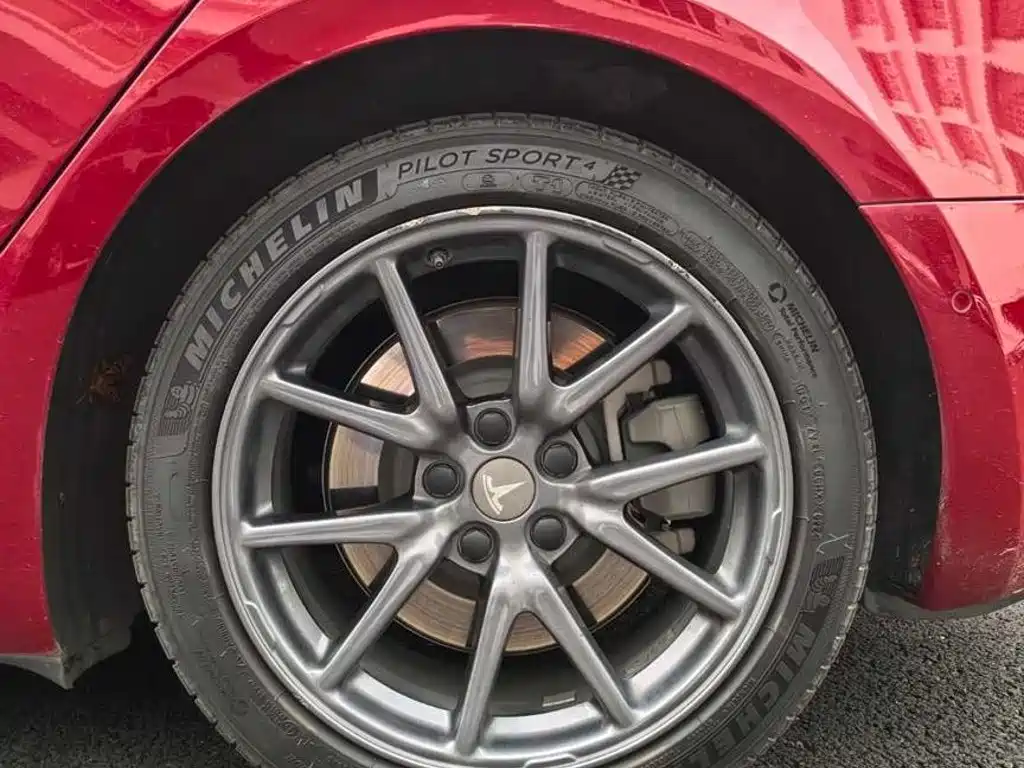 Tesla Model 3 — миниатюра 8