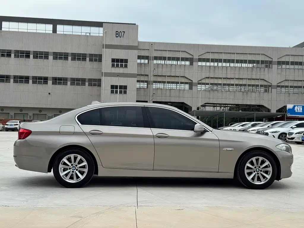 BMW 5 Series — миниатюра 4