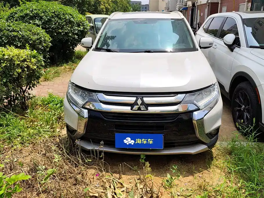 Mitsubishi Outlander 2017 2.0L 5 мест