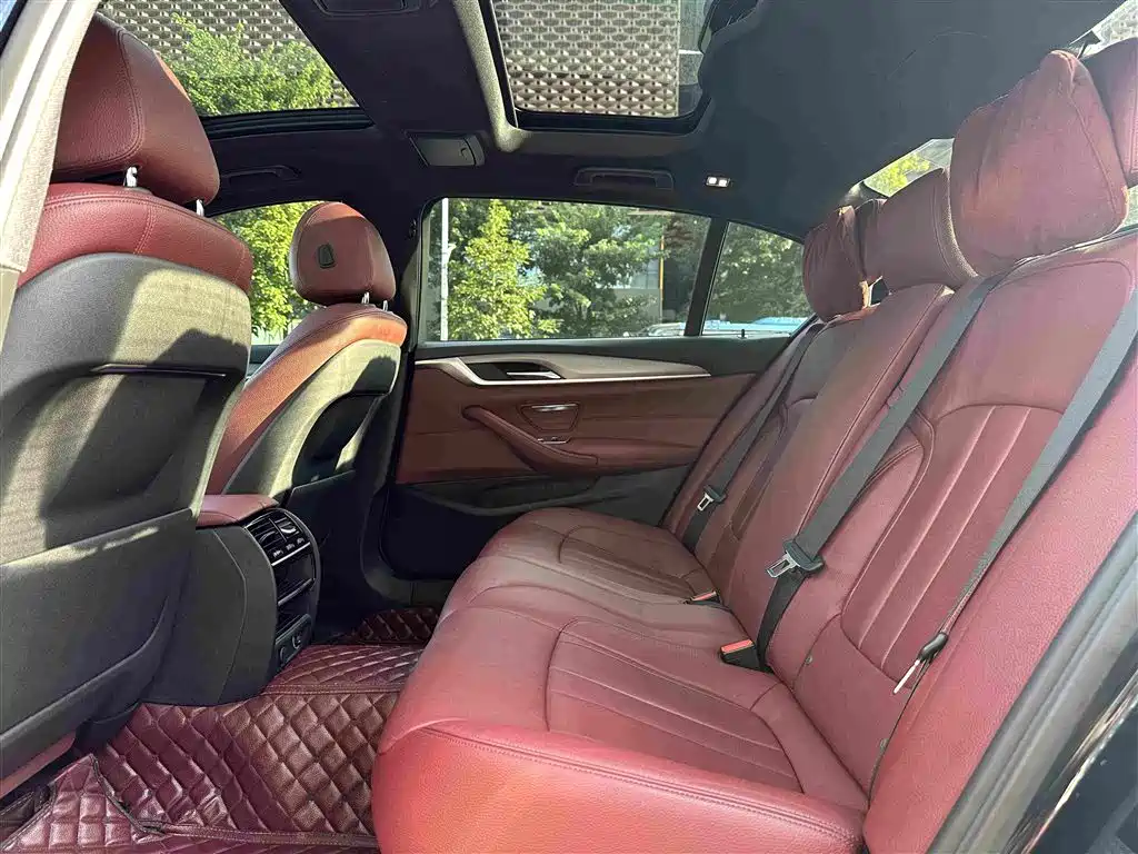 BMW 5 Series — миниатюра 18