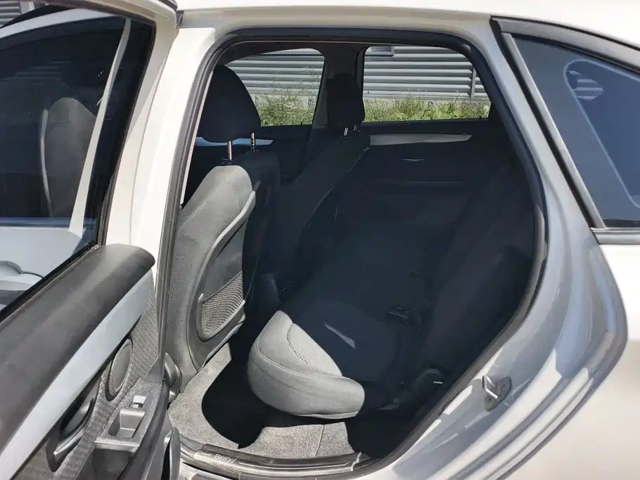BMW 2 Series Active Tourer — миниатюра 11