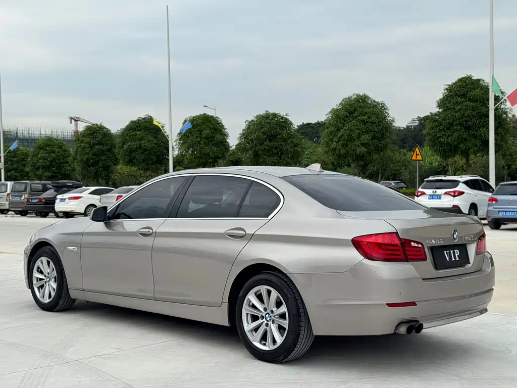 BMW 5 Series — миниатюра 7