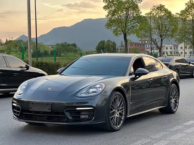 PORSCHE PANAMERA 2023