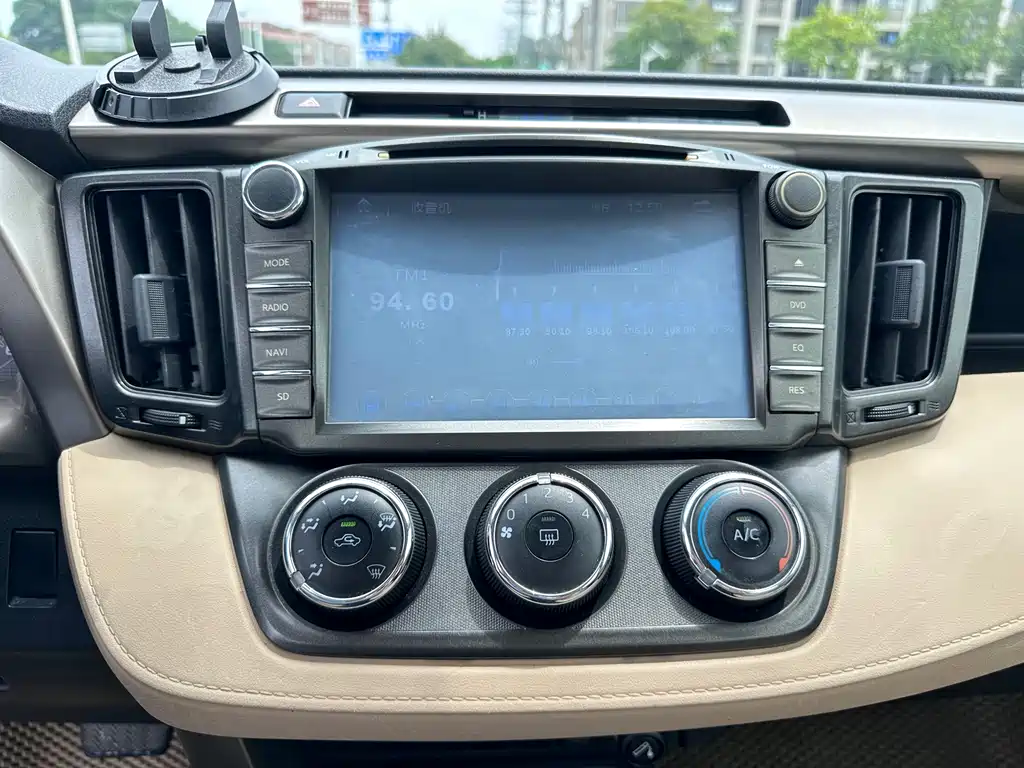 Toyota RAV4 — миниатюра 14
