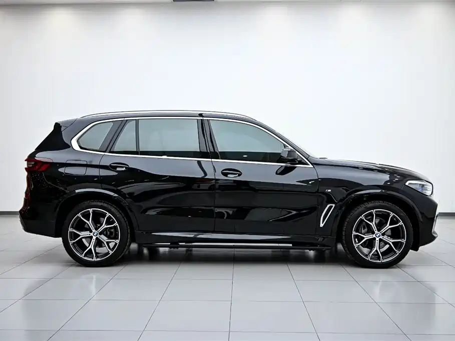 BMW X5 2022 xDrive 40Li M Sport