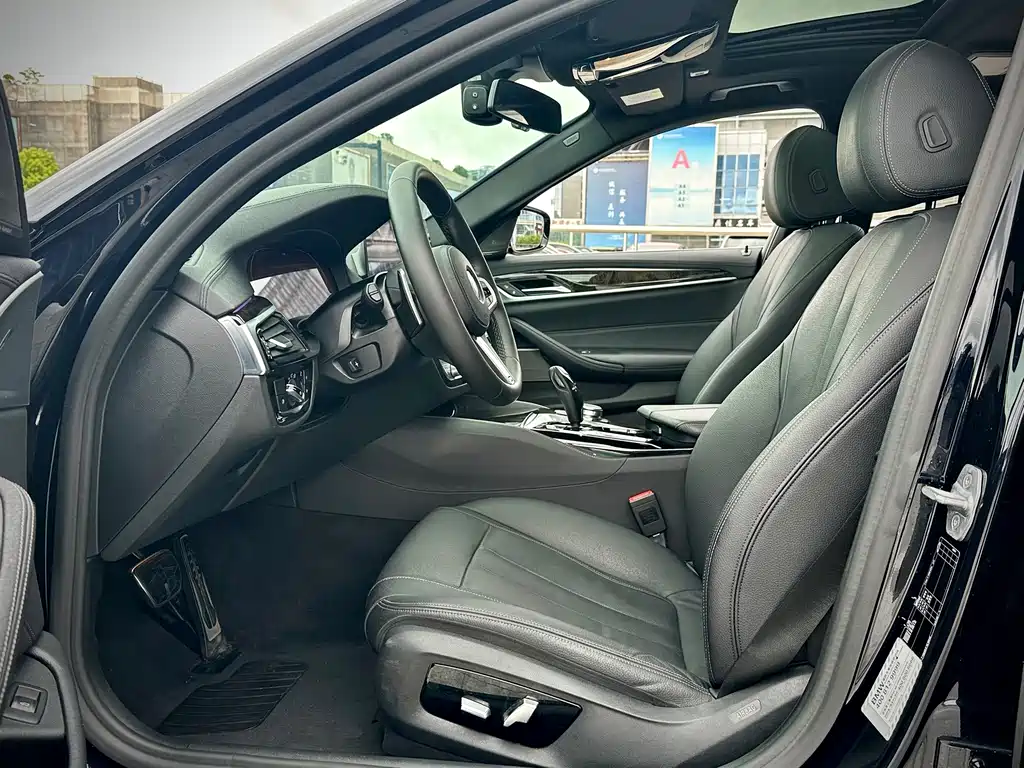 BMW 5 Series — миниатюра 9
