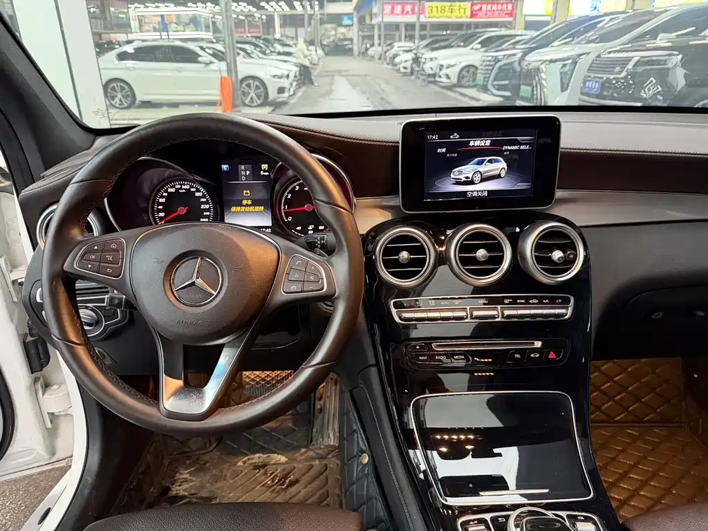 MERCEDES-BENZ GLC