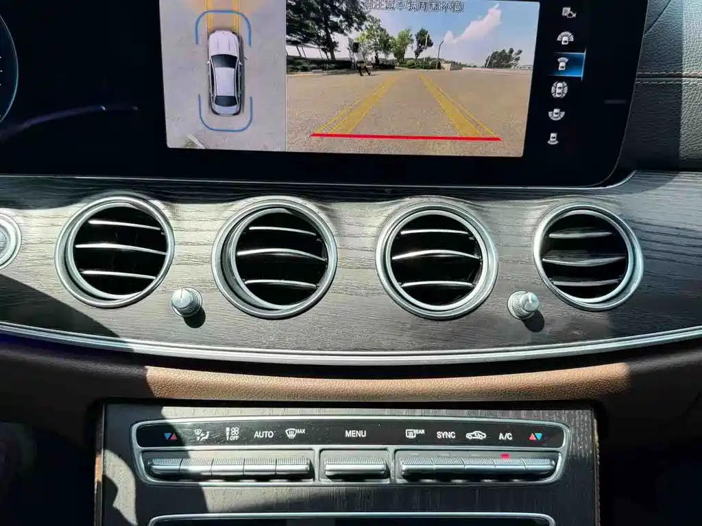 Mercedes-Benz E-Class — миниатюра 9