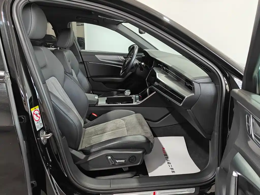 Audi A6L 2024 40 TFSI Luxury
