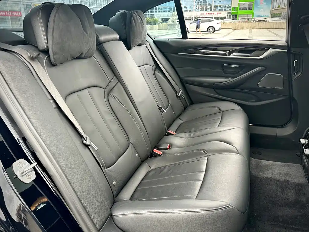 BMW 5 Series — миниатюра 15