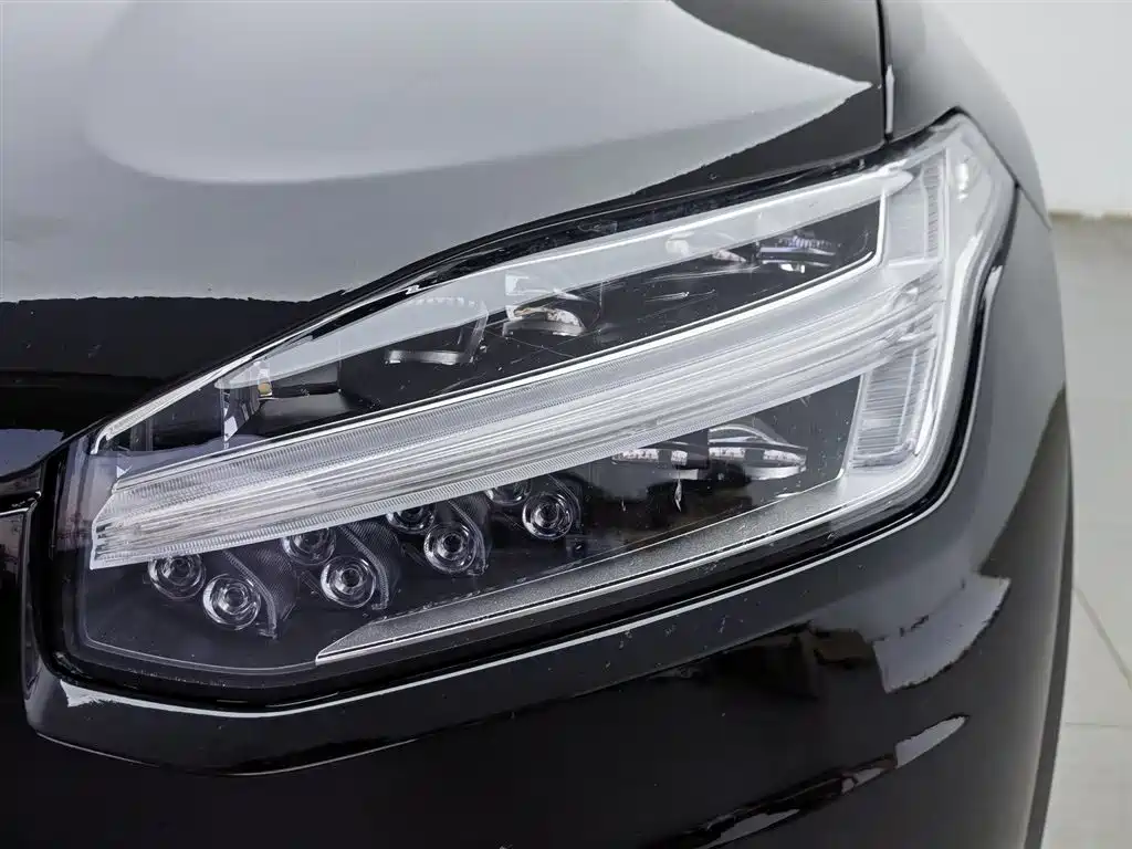 Volvo XC90 2018 T5 7 мест