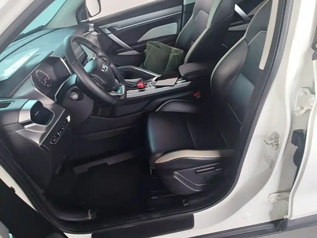 Geely Binyue — миниатюра 15