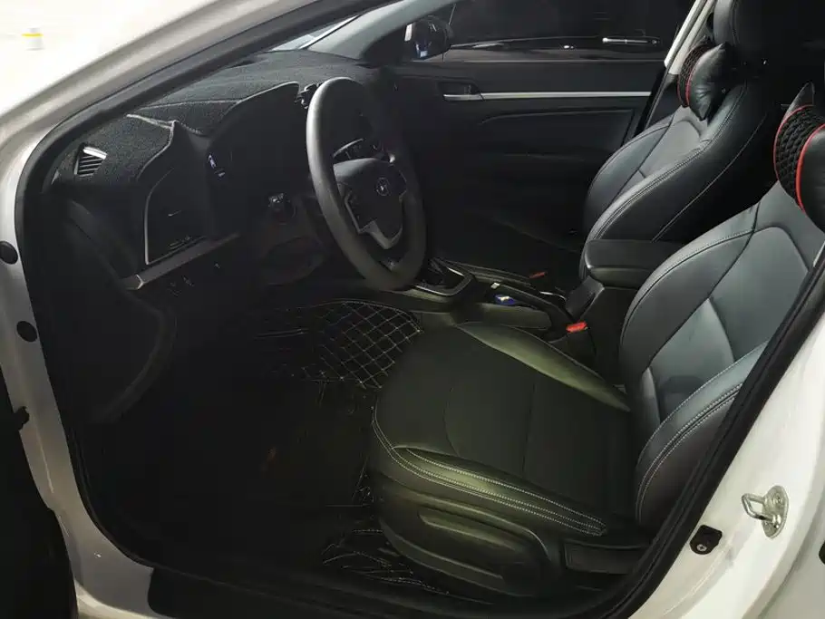 Hyundai Elantra — миниатюра 9