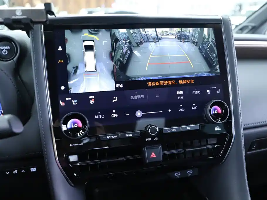 Toyota Alphard — миниатюра 14