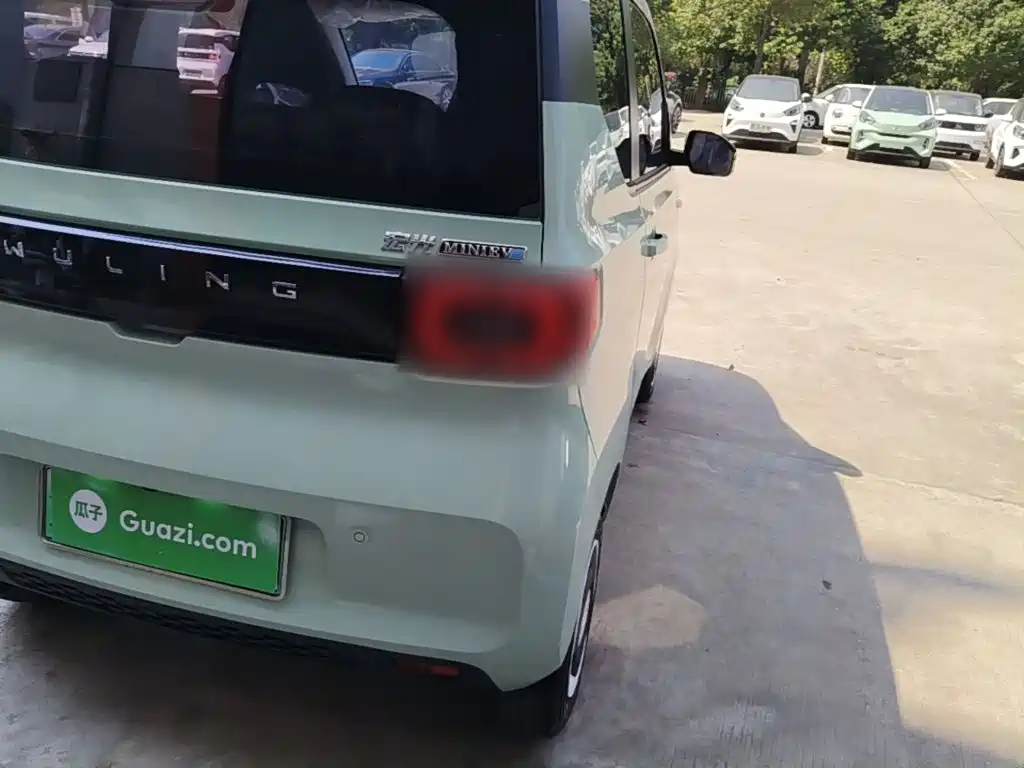 Wuling MINIEV — миниатюра 8