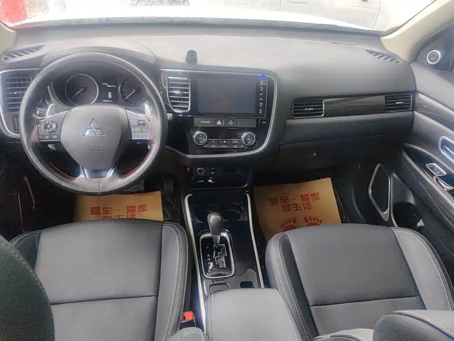 Mitsubishi Outlander — миниатюра 12