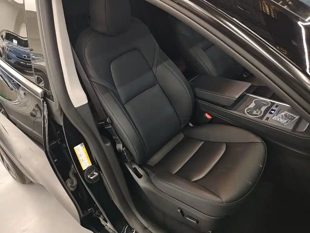 Tesla Model Y — миниатюра 25