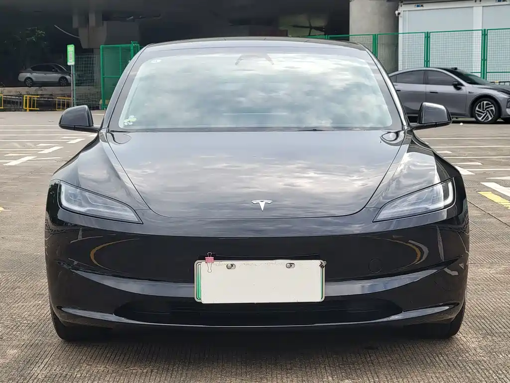 Tesla Model 3 — миниатюра 2