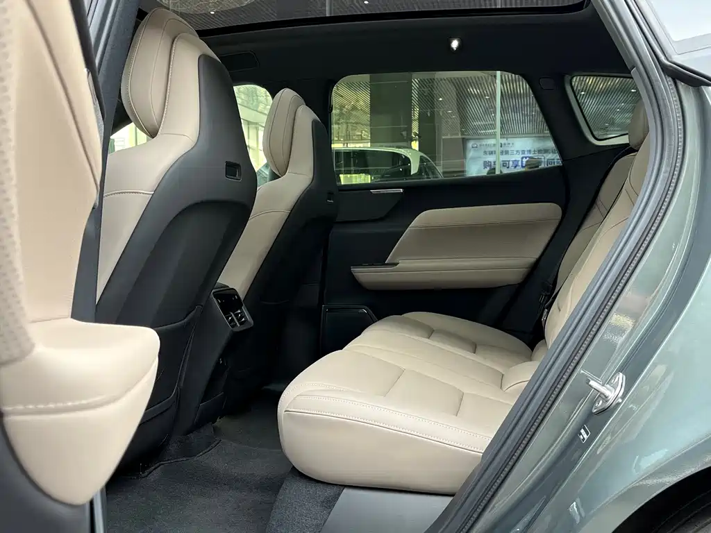 Volvo гибрид Volvo XC70 plug-in — миниатюра 7