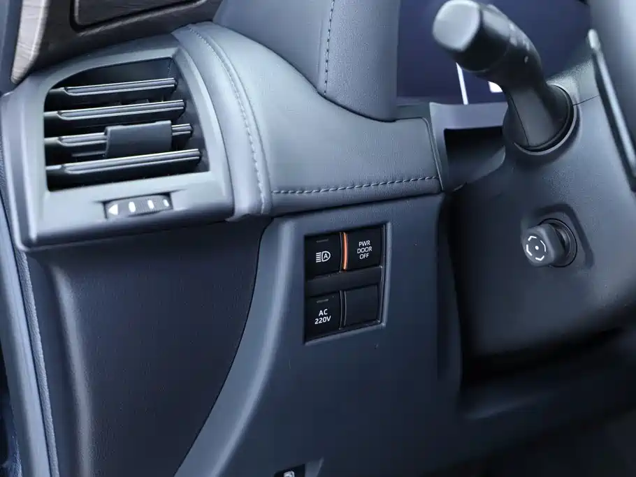 Toyota Alphard — миниатюра 21