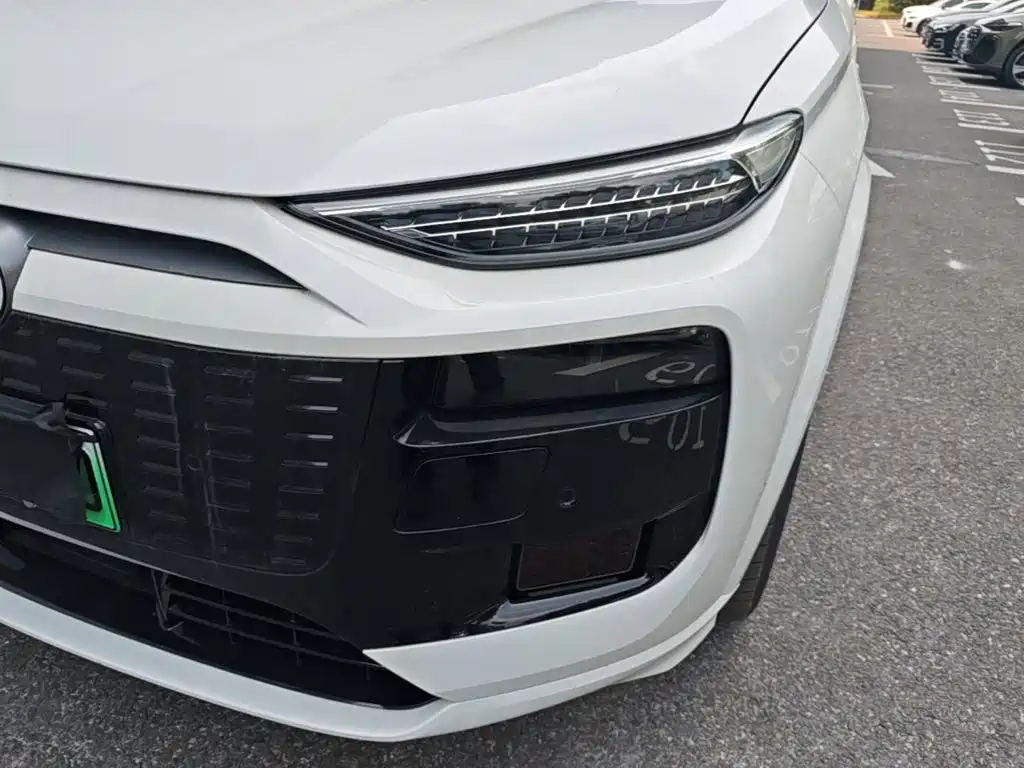 Audi Q6L e-tron — миниатюра 24