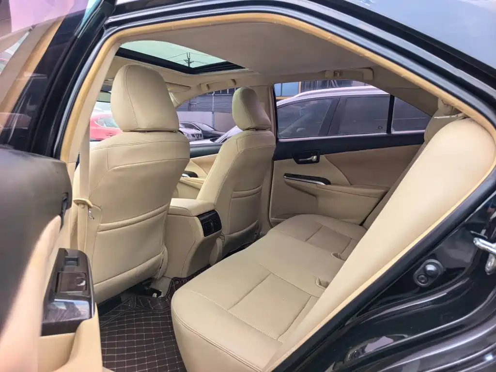 Toyota Camry — миниатюра 8