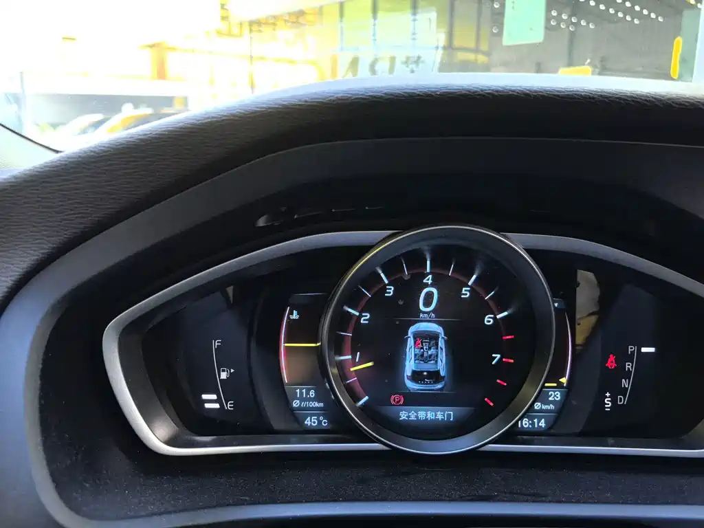 Volvo V40 — миниатюра 9