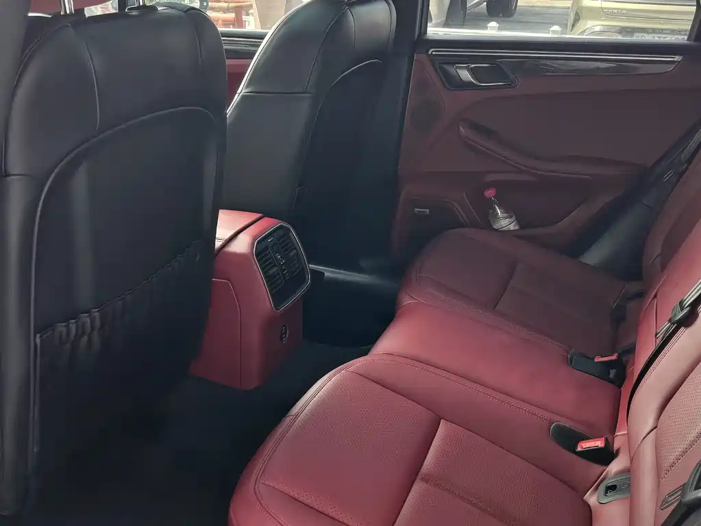 Porsche Macan — миниатюра 7