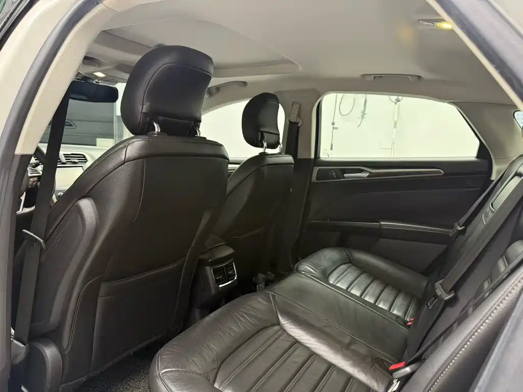Ford Mondeo — миниатюра 8