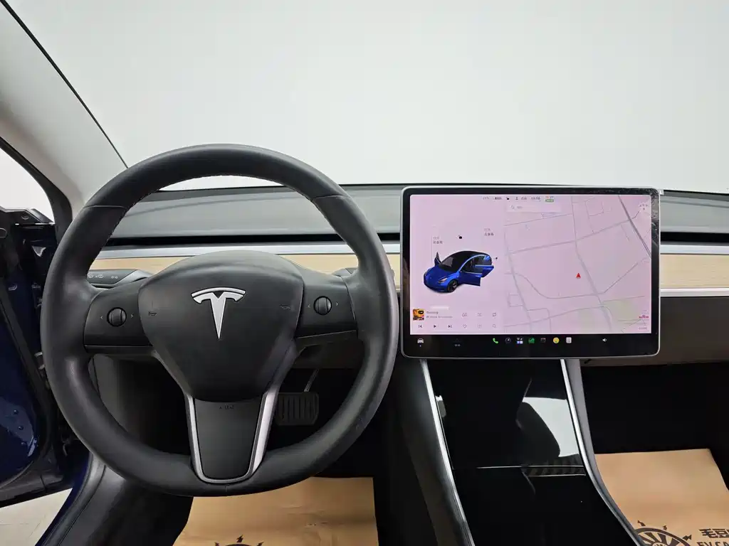 Tesla Model 3 — миниатюра 13